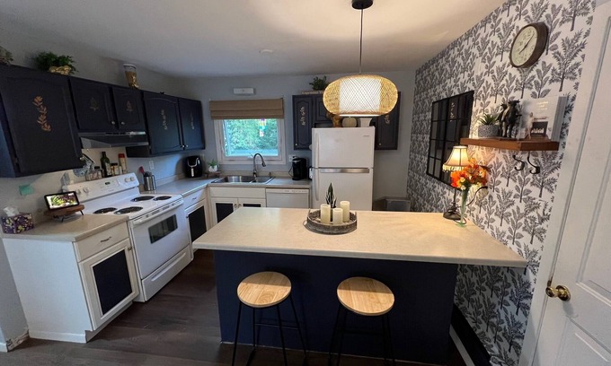 Ironwood Apartamento | Relax in this charming and "feel like home comfort" newly updated apartment !
