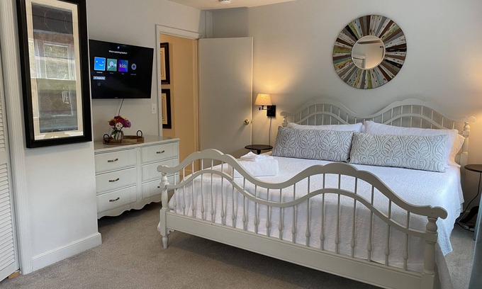 Charleston Casa | Relax in this Cozy Property Located Close to EVERYTHING