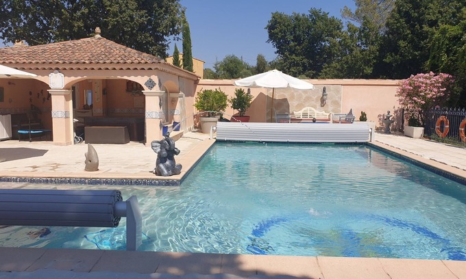 Forcalqueiret Apartamento | Relax in this quiet 50 m² F1-type accommodation