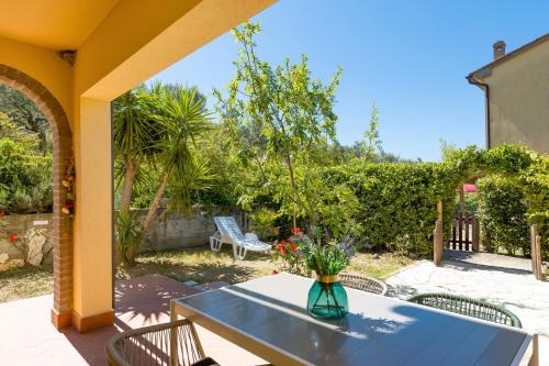 Castellina Marittima Casa | Relax In Toscana con Piscina