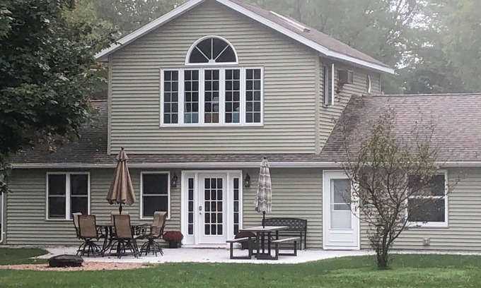 King Casa | Relax in Waupaca and the Chain O Lakes.