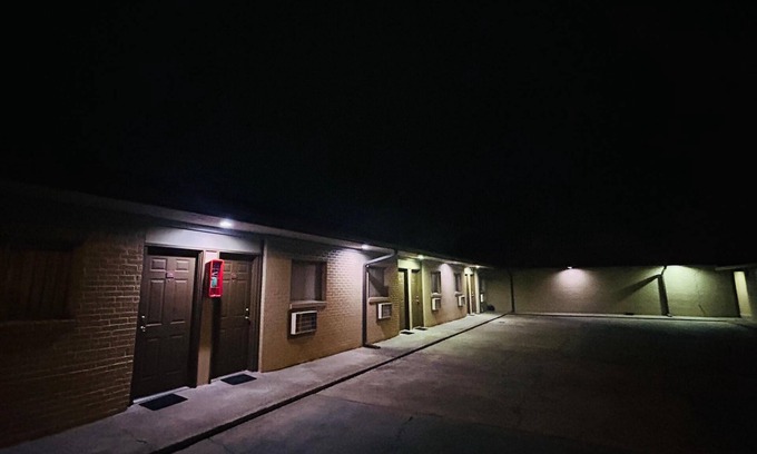 Sulphur Hotel | Relax Inn By OYO Sulphur Hwy 90