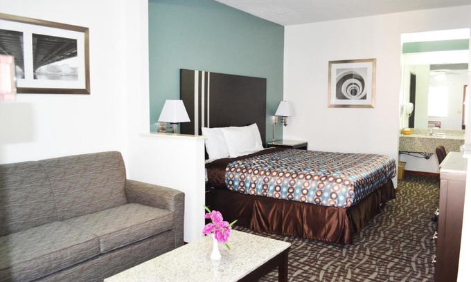 Omaha Hotel | Relax Inn Motel and Suites Omaha