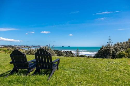 Fitzroy Casa | Relax on Richmond - modern beachside house retreat
