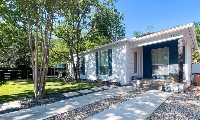 Cherrywood Casa | Relax On Rountree, Hot tub w/ authentic ATX experience. Main house & Guest house