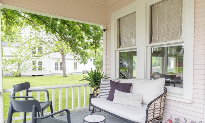 La Grange Casa | Relax on the Porch Swing | Walk to La Grange Square | Water Street Bungalow