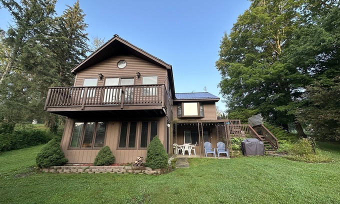 Wolcott Casa | Relax on the water's edge