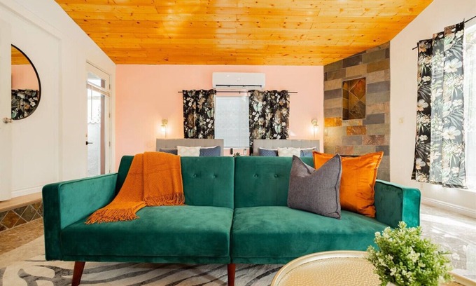 Beverly Green Casa | Relax & Play: Private Modern Stay & Chef's Kitchen
