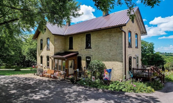 Lebanon Casa | Relax & Reboot in this Charming 2-Bedroom Townhome