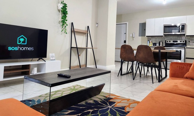 Beverly Hills Apartamento | Relax @ the Lofts Lounge 2B/R lGymlTennis|Views
