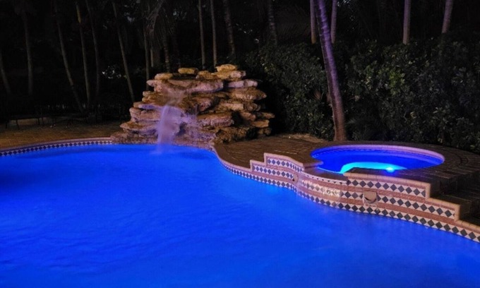 Pinecrest Casa | Relax under the Palms in Pinecrest! Waterfall, Pool and spa