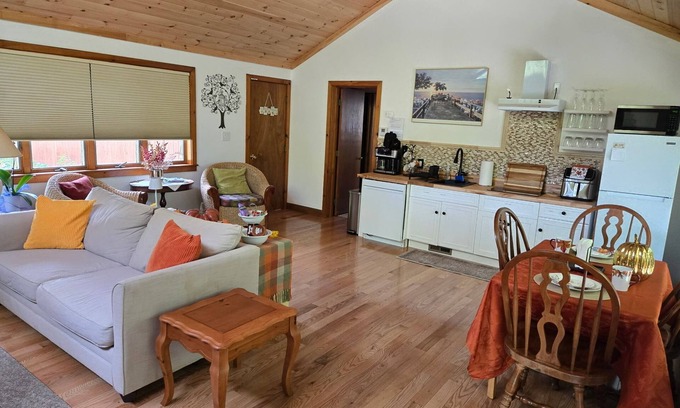 East Falmouth Apartamento | Adorable and very private 1 bedroom 1 bath studio for relaxing