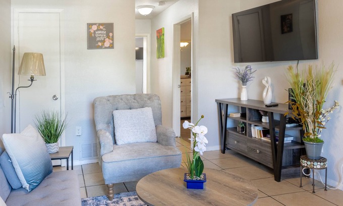 South Arlington Apartamento | Relax, venture, or work, stay w/ comfort close Arlington's finest entertainment