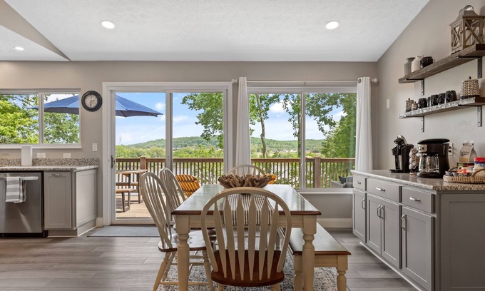 Kingston Casa | Relax with a view of the lake