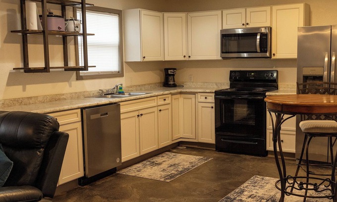 Birdeye Casa | Relax with the whole family as you visit a small town in Arkansas.