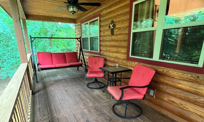 Caddo Gap Cabina | Relax with the whole family at this peaceful cabin on the Caddo River!