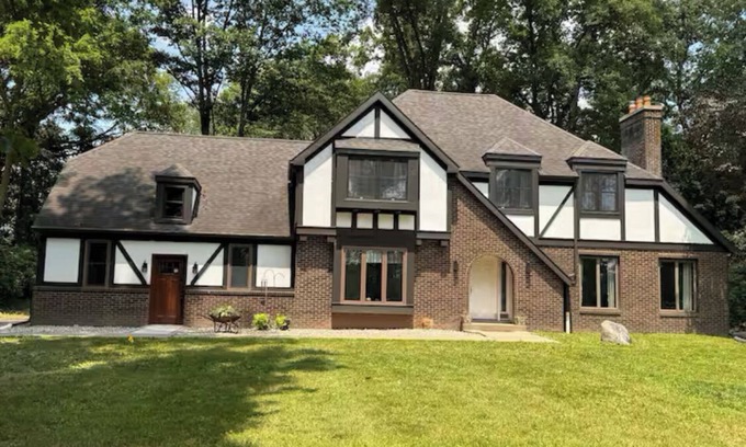 Syracuse Casa | Relax with the whole family, peaceful and in the woods on 6 beautiful acres.