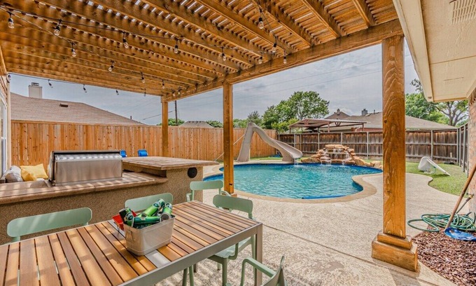 Allen Casa | Relax with the whole family at this peaceful place to stay.