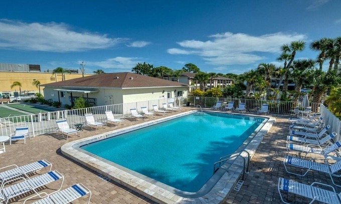 Englewood South Condominio | Relax with the whole family at this peaceful place to stay.