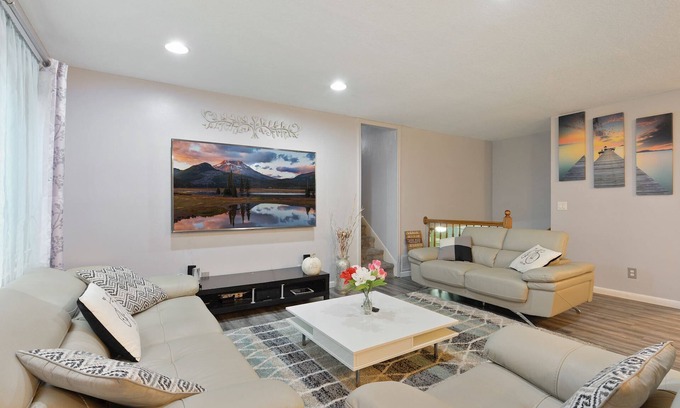 Eagan Casa | Relax with your family and friends at our peaceful home. Great Vacation Home!