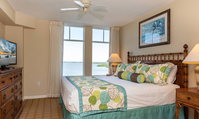 Fort Myers Beach Hotel | Relaxation Awaits: Ocean-View Suites w/ Full Kitchens
