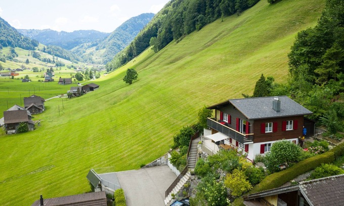 Alt Sankt Johann Apartamento | Relajación en un apartamento renovado para niños con parque infantil + columpio XXL