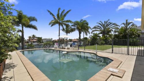 Banksia Beach Casa | Relaxation & Space in a Canal Home