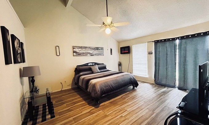 Clodine Casa | RELAXATION STATION 3-bedroom house in Houston TO RELAX & ENJOY with WiFi, A/C