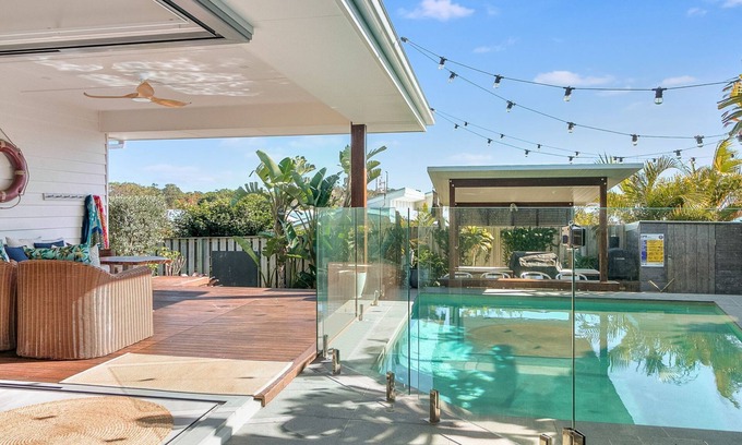 Casuarina Casa | Relaxed Coastal Living - Moments from the Beach