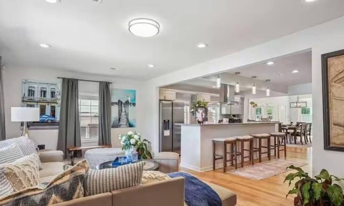 Atlanta Casa | Relaxig and Charming 2-bedroom House in Atlanta with WiFi, AC across st Betline