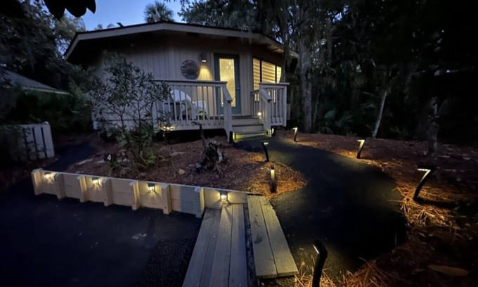 Sea Pines Cabaña | Relaxing 2 BR cottage, walking distance to beach
