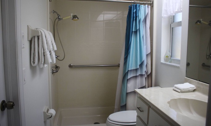 Port Charlotte - Charlotte Harbor Casa | Relaxing 2-bdr 2 bath Home with heated pool, AC, WiFi in quiet Port Charlotte