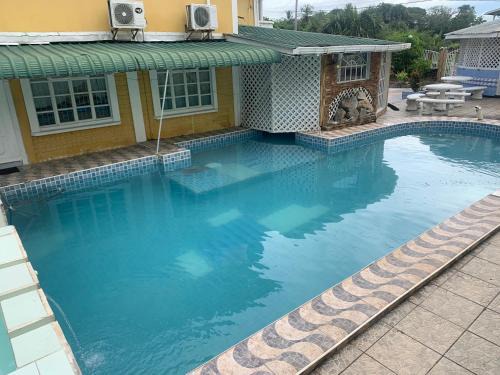 Georgetown Casa | Relaxing 2 bedroom property for up to 4 person