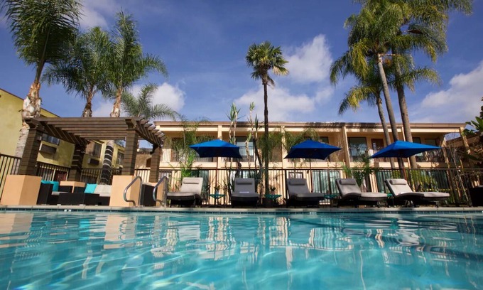 Harbor Hotel | Relaxing 2 Queen Stay at The Cove Hotel! Pool & Gym Access | Explore Long Beach!