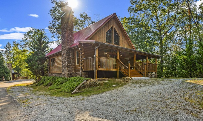 Sevierville Cabina | *Relaxing 2BDR Getaway! HOT TUB + Arcade + XBox*