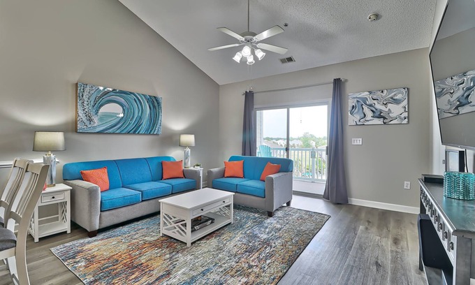 Carolina Forest Apartamento | Relaxing 2BR Unit with Pool View