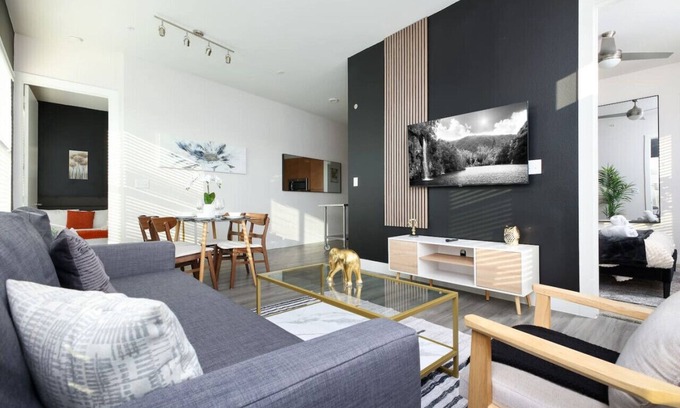King William Apartamento | Relaxing 2BR w Gym, Pkng , Near King Wms & Towers