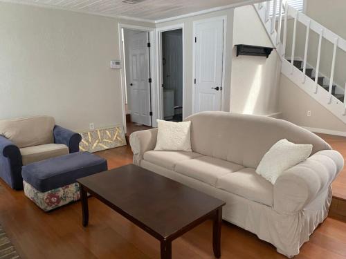 Holly Heights Casa | Relaxing 3 bed 2 bath Wifi by the Intercostal