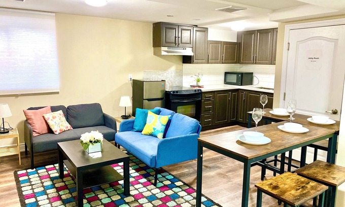 Erin Mills Apartamento | Relaxing 3 BR Basement Residence