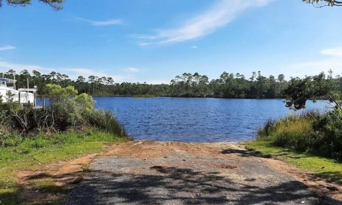 Pensacola Casa | Relaxing 3 BR home close to Water, NAS, Perdido