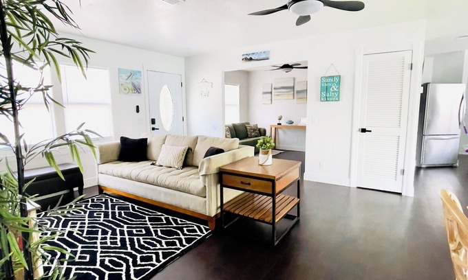Lake Sarasota Casa | Relaxing 3BD/2BA Gateway. Near Siesta Beach!!