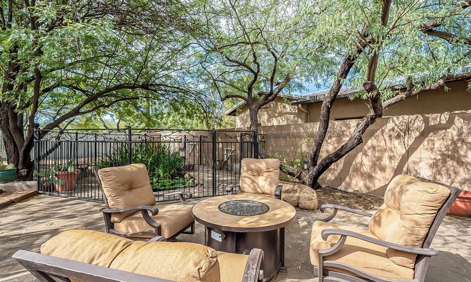 Blenman-Elm Casa | Relaxing 3BD/2BA Near UofA w/ BBQ, Koi Pond, Zen Garden - Low Summer Rates! 🪷