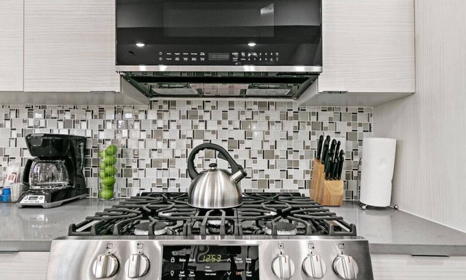 Avondale Apartamento | Relaxing 3BR Logan Square with King Beds & Washer