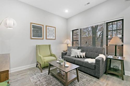 Avondale Apartamento | Relaxing 3BR Apt with King Beds & Washer - Lawndale 1 & 2 rep