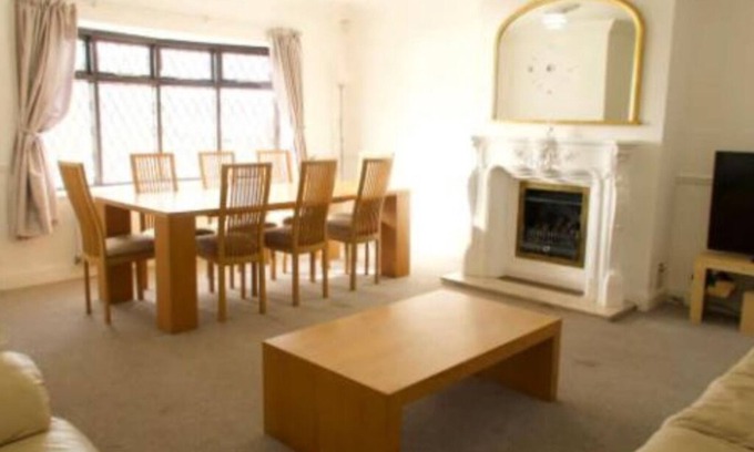 Westcliff-on-Sea Cabaña | Amazing 3BR Cottage w/ Parking, Terrace & SEA VIEW! by Luxiety Stays