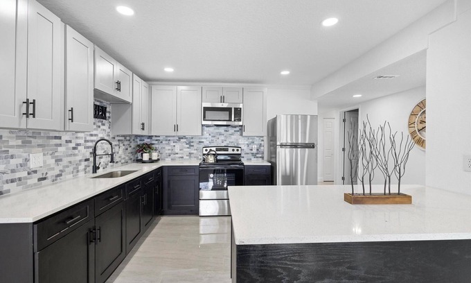 Oviedo Casa | 3BR Oviedo Escape Cozy Vibes Pet Friendly