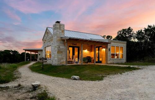 Dripping Springs Casa | Relaxing Accessible Cottage with Outdoor Fireplace for a Peaceful Getaway near Austin, Texas