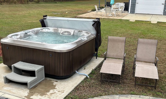 Sanford Casa | Relaxing and Cozy Ranch Style Home, private hot tub, pet friendly