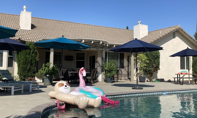 Atascadero Casa | Relaxing and Inviting Home, 2 Prime Suites, seasonally heated pool on 2.5 acre.