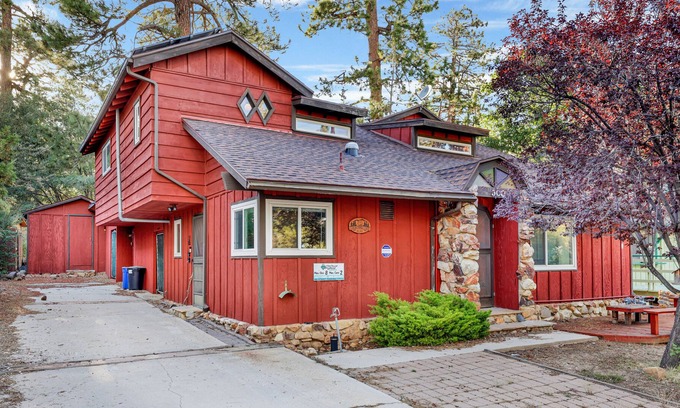 Sugarloaf Cabina | Relax Away Chalet~ Hot Tub~ Fenced~ BBQ~